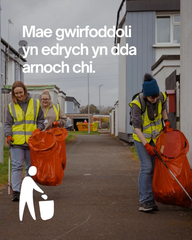 Gwirfoddoli = awyrgylch llesol yn unig 😎Oeddech chi’n gwybod y gallwch ymweld â’ch Hyb Codi Sbwriel agosaf a benthyg offer am ddim i helpu i dacluso eich cymuned? Neu gallwch hyd yn oed ymuno â digwyddiad glanhau gerllaw! Gofynnwch i’ch ffrindiau, ewch allan a gwnewch wahaniaeth! I ganfod mwy, ewch i’r ddolen yn ein bywgraffiad. #codisbwriel #gwirfoddoli