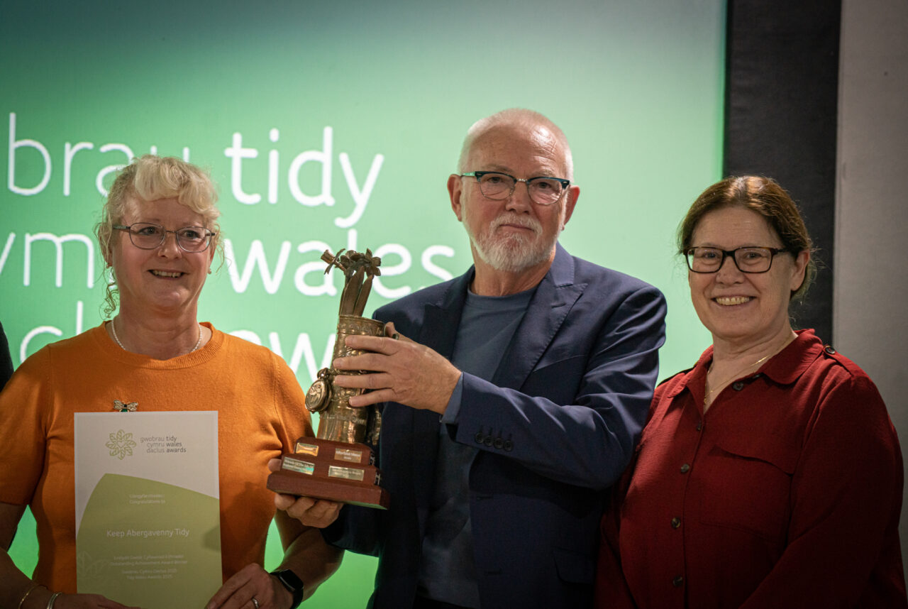 Tidy Wales Awards 2025, overall winner presented with prize by Ann Hinchey, CEO Wales and West Housing Association