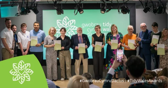 🌟Gwobr Natur yn y Gymuned – Tîm Tirlunio ac Eco-adeiladu Coleg Gŵyr Abertawe🌟Gwobr Cymunedau Glanach – Cadwch Y Fenni’n Daclus🌟Gwobr Matt Bunt am Ragoriaeth EcoSgolion – Ysgol Crug Glas🌟Gwobr Tyfu Bwyd Cymunedol – Community Heart Productions🌟Gwobr Trawsnewid Cymunedol – Ysgol Arbennig Pen y Cwm🌟Gwobr Uno dros Effaith Amgylcheddol - Ysgol Gynradd Gymunedol Plascrug🌟Gwobr Gwirfoddolwr/Gwirfoddolwyr Ifanc y Flwyddyn – James Howes🌟Gwobr Gwirfoddolwr y Flwyddyn – Eric Edwards🌟Gwobr Cyflawniad Eithriadol – Cadwch Y Fenni’n DaclusLlongyfarchiadau i bawb, a diolch i’n holl fuddugwyr a ymunodd â ni ar gyfer y dathliad rhagorol hwn. Cliciwch y ddolen yn ein bywgraffiad i ddarllen mwy am ein #GwobrauCymruDaclus -----We have our winners!🌟Nature in the Community Award - Landscaping & Eco Construction Team Gower College Swansea🌟Cleaner Communities Award – Keep Abergavenny Tidy🌟Matt Bunt Award for Eco-Schools Excellence – Ysgol Crug Glas🌟Community Food Growing Award – Community Heart Productions🌟Community Transformation Award - Pen y Cwm Special School🌟Uniting for Environmental Impact Award - Ysgol Gynradd Gymunedol Plascrug🌟Young Volunteer(s) of the Year Award – James Howes🌟Volunteer of the Year Award – Eric Edwards🌟Outstanding Achievement Award – Keep Abergavenny TidyCongratulations all, and thank you to all our finalists who joined us for a wonderful celebration. Click the link in our bio to read more about our #TidyWalesAwards